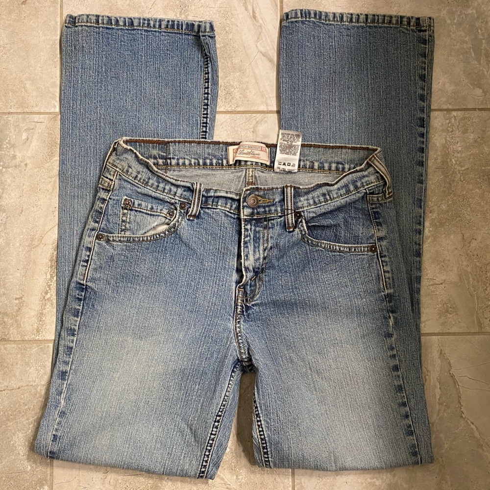 EUC Levi's Signature Stretch Bootcut Jeans